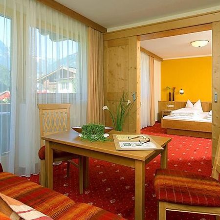 Hotel Maximilian Mayrhofen Habitación foto