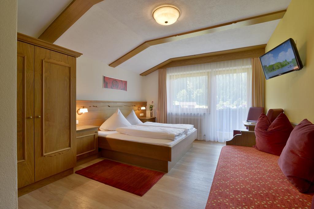 Hotel Maximilian Mayrhofen Habitación foto