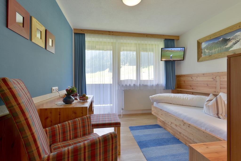 Hotel Maximilian Mayrhofen Habitación foto