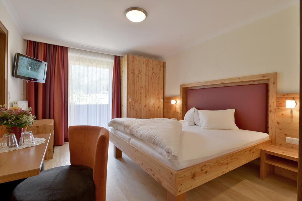 Hotel Maximilian Mayrhofen Habitación foto